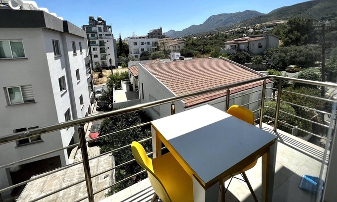 Kyrenia Apartment | Studio Flat w Balcony 8 min to Kyrenia Castle