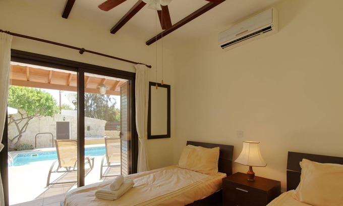 Tremithousa Villa | Superb 2-bedroom 2-bathroom Traditional Stone Cottage