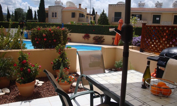 Polis House | Two bedroom Town House with ensuite bathrooms and Wi Fi.