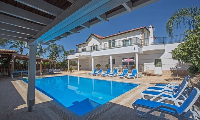 Paralimni Villa | Villa ∙ 5 bedrooms ∙ 10 guests