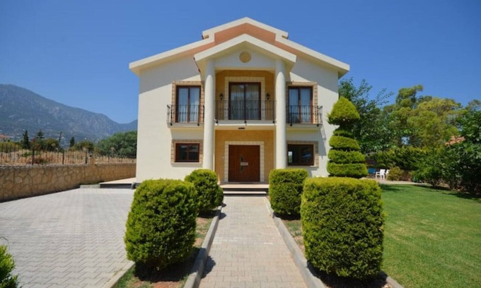Karavas Villa | Villa Manolya-Garden: Dream vacation right by the sea