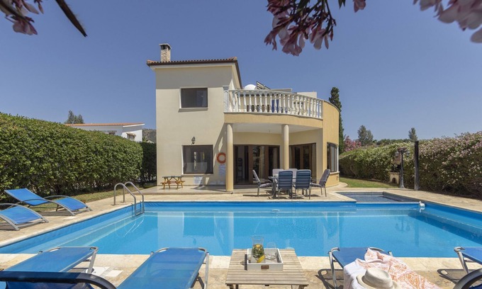 Argaka Villa | Villa Tsikkos Dio: Beachfront, Pool, A/C, WiFi
