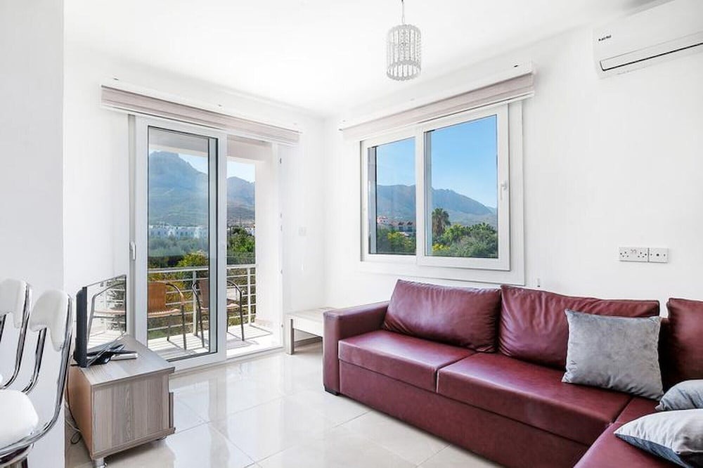 Zeytinlik Apartment | Nature View Flat w Pool 4 min to Beach in Kyrenia