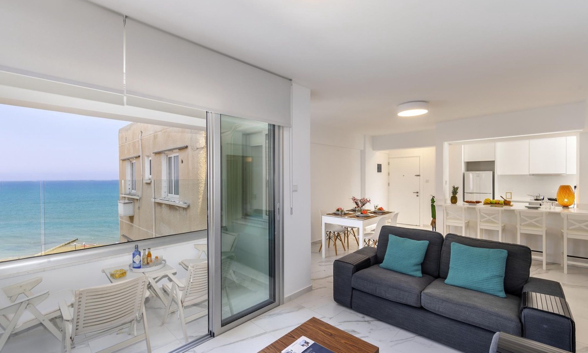 Larnaca Apartment | Mackenzie Leo Seafront Suite