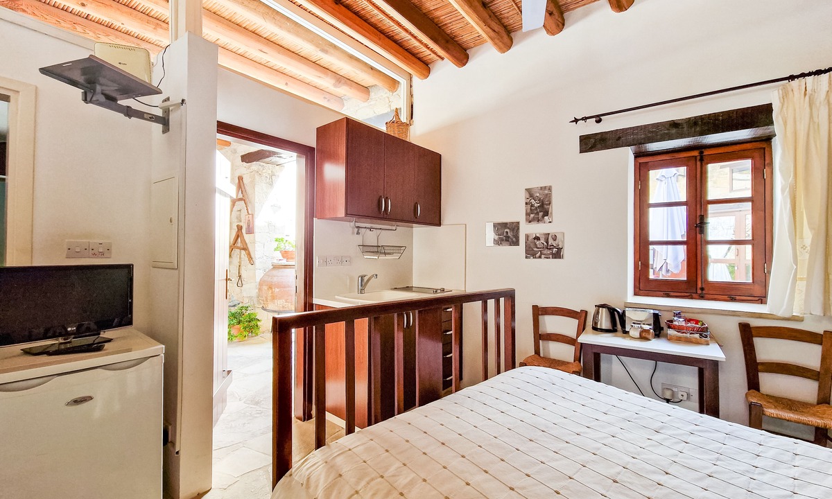 Vasa Koilaniou Apartment | Sanders Village - Lovely Studio w Garden View