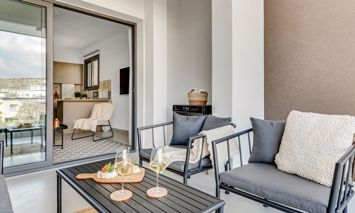 Agia Fyla Apartment | Sanders Triple - Nice 1-bdr Apt With Balcony