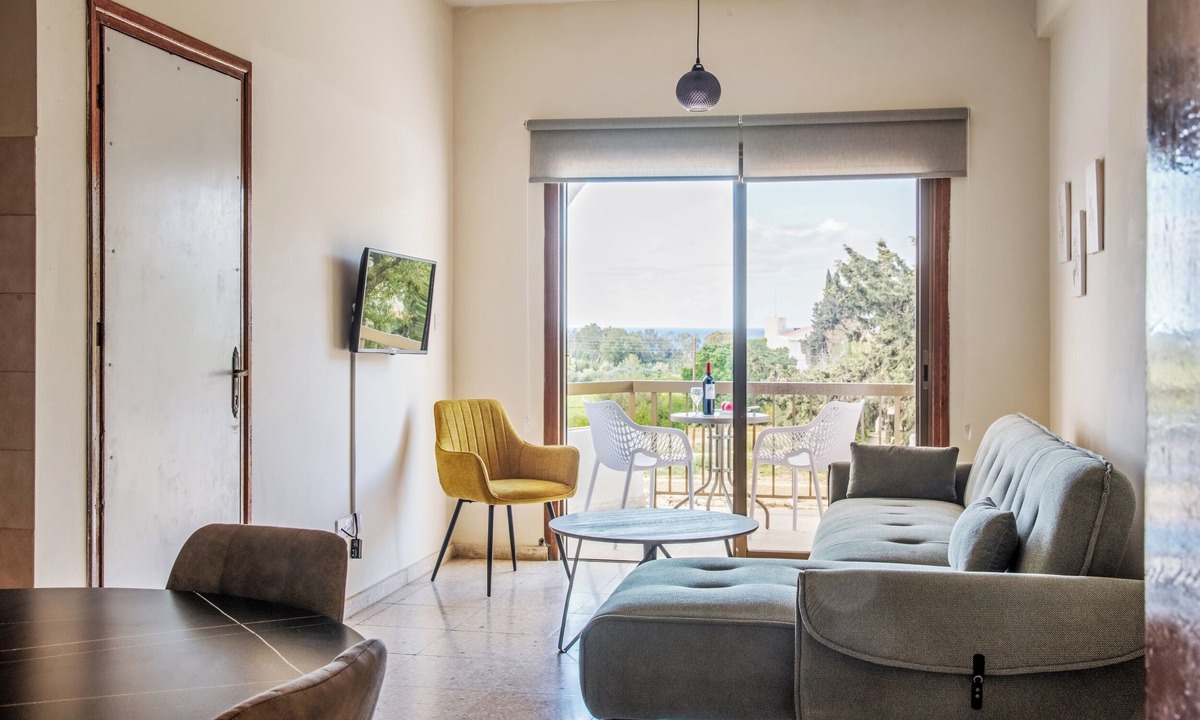 Polis House | Room-spacious One Bedroom Apartment in P