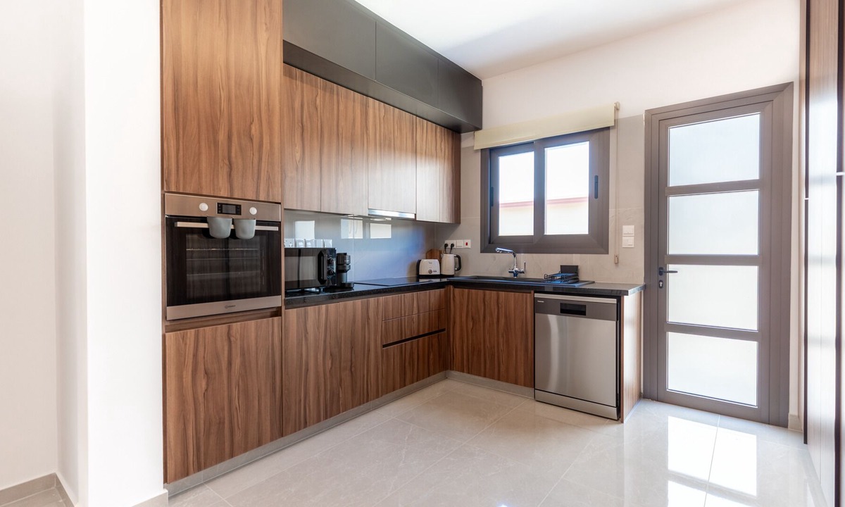 Kato Polemidia Apartment | Kyvelis I - Three Bedroom Apartment, Sleeps 4