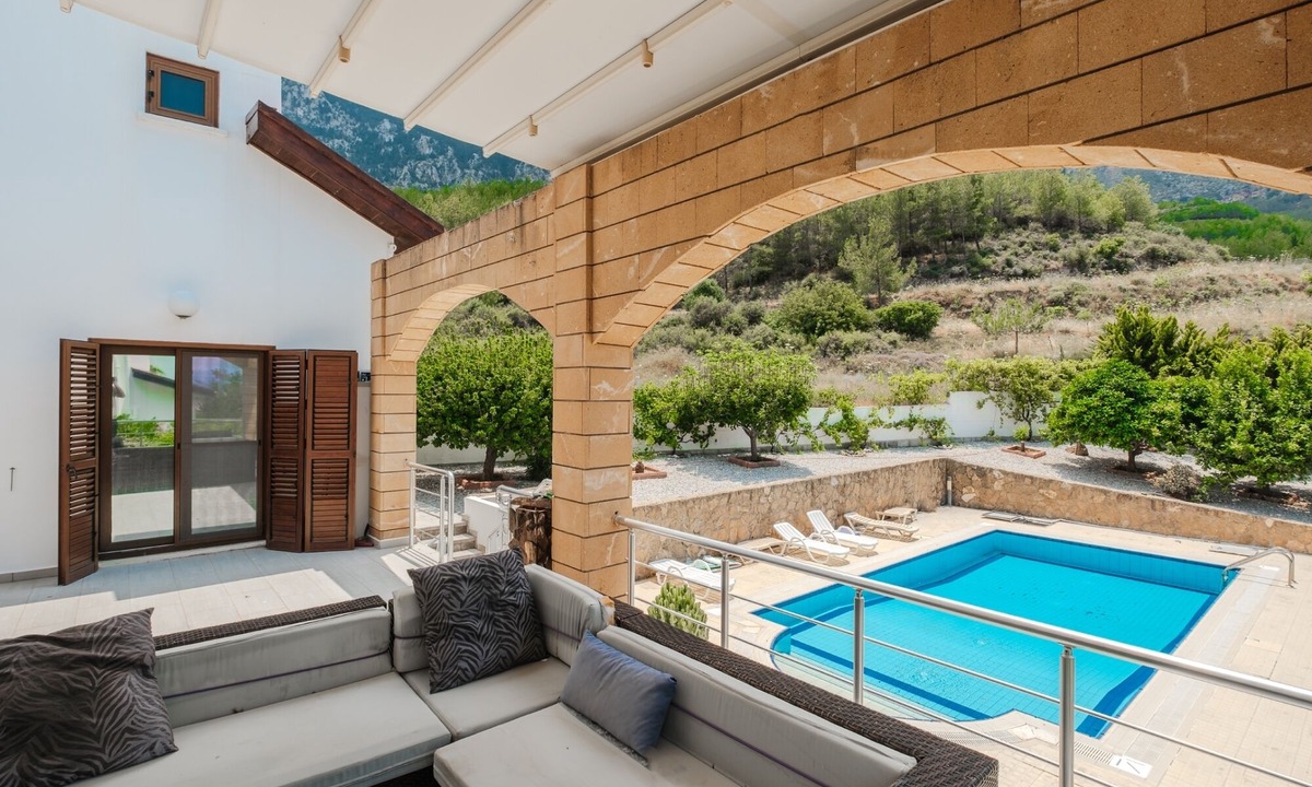 Kyrenia District Villa | Lapta Poolside Villa