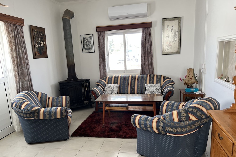 Agios Tychon House | Countryside Family Holiday Home