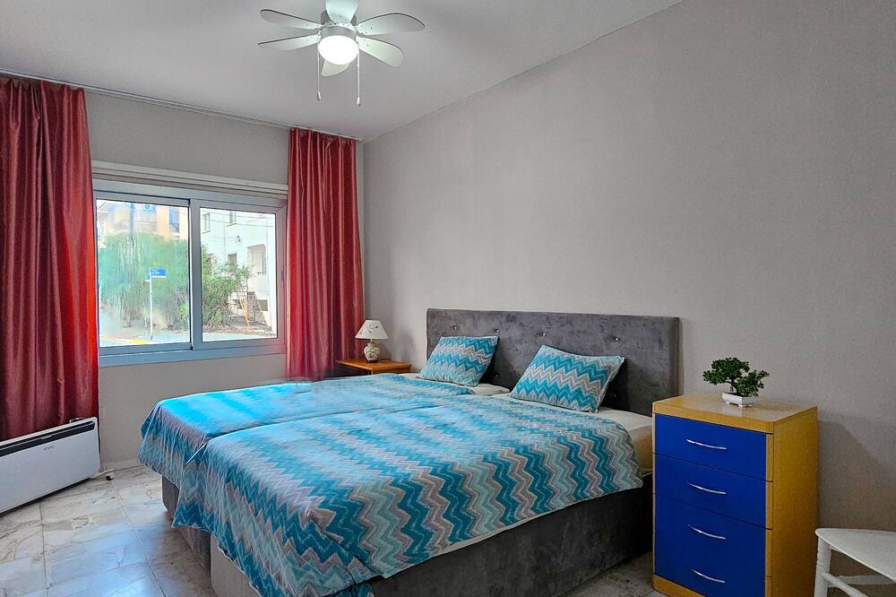 Zeytinlik Apartment | Sleek Flat w Balcony 3 min to Coast in Kyrenia