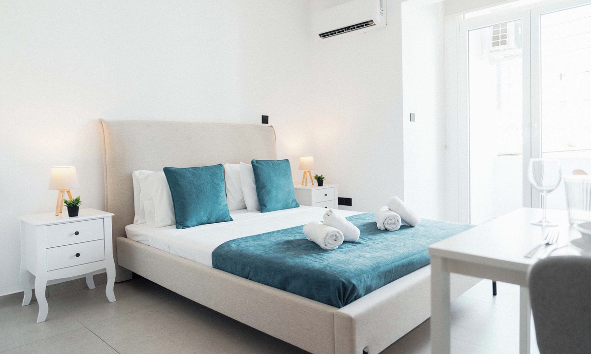 Neapolis Apartment | Modern Central Studio Walk to Beach & Dining