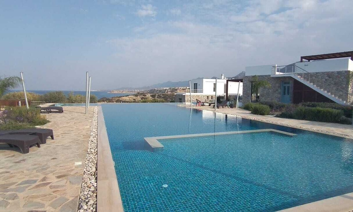 Bahceli House | Seaside Bungalow with Seaviews, 2 min walk from Beach Club & Restaurant