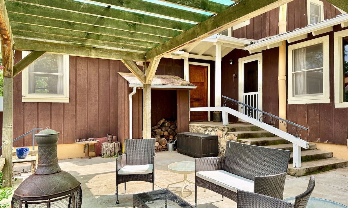 Midpines House | Homestead Ranch near Yosemite w/Horses & Chickens