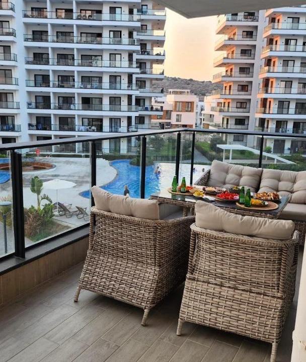 Dherynia Apartment | Pool View 1 Bedroom Apartment in Caesar Blue