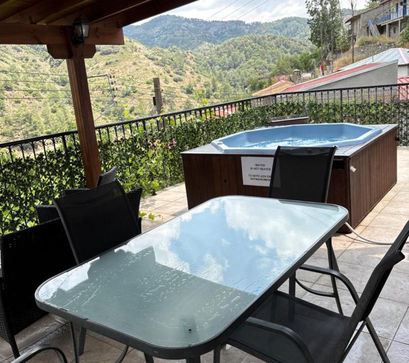 Treis Elies House | Love Holiday Suite 2