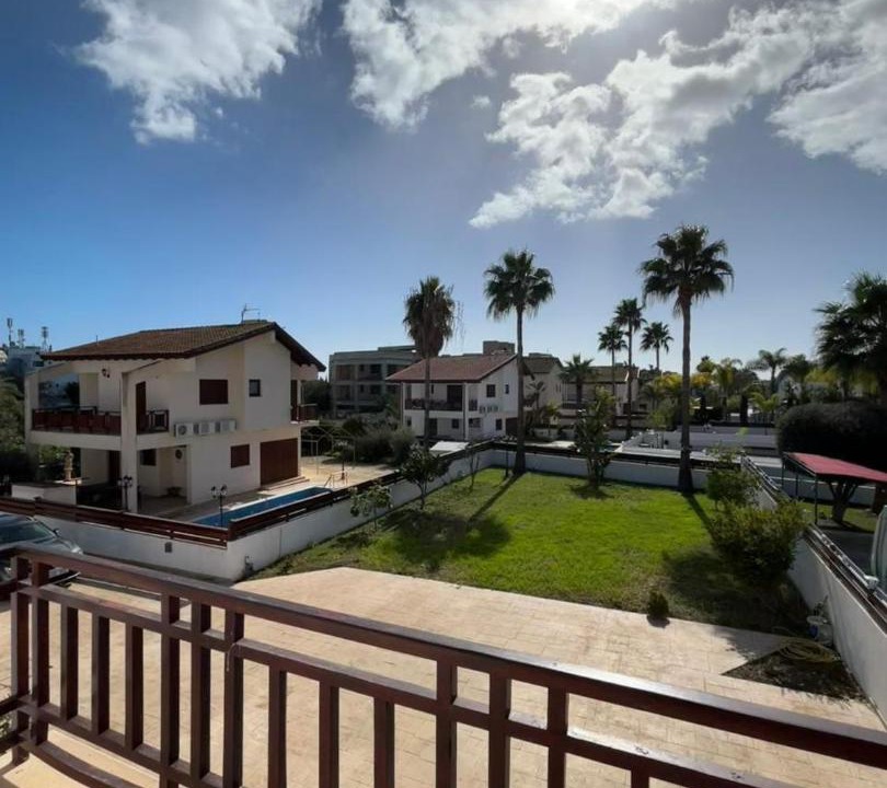 Pyla House | Amelia Beach Villa wpool -500mfrombeach