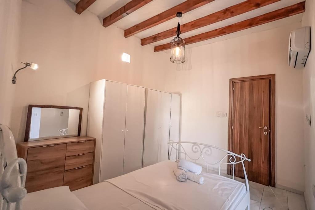 Marathounta Apartment | Small village home in Marathounta