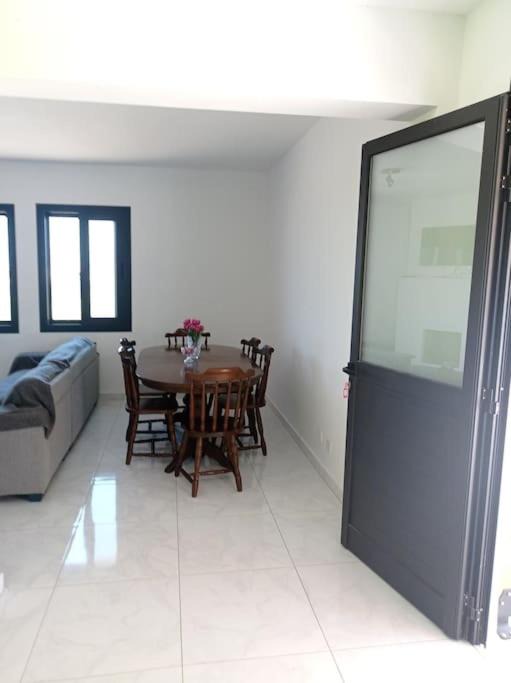 Pomos House | Pomos rockaway beach house