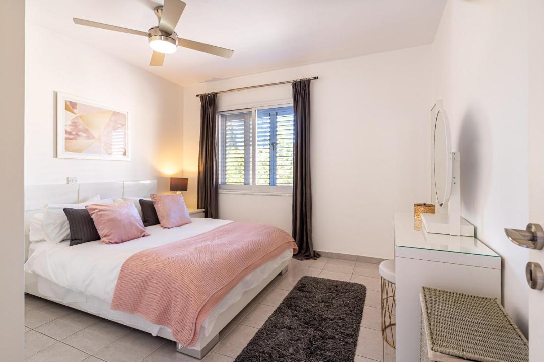 Universal Apartment | Summer Breeze holiday apartment with pool