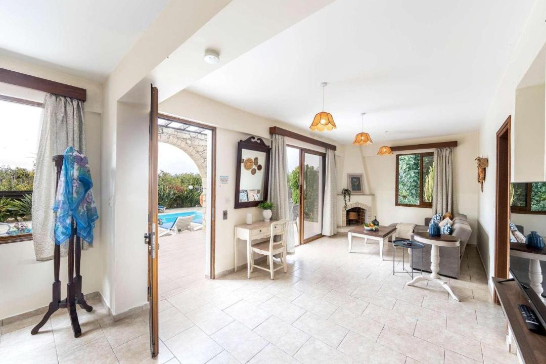 Polis Villa | Irene