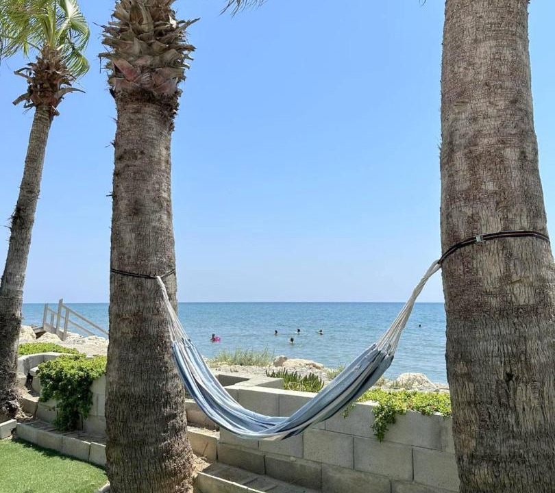 Meneou House | Beachfront Meneou Blu 2 Bedrooms Beach House