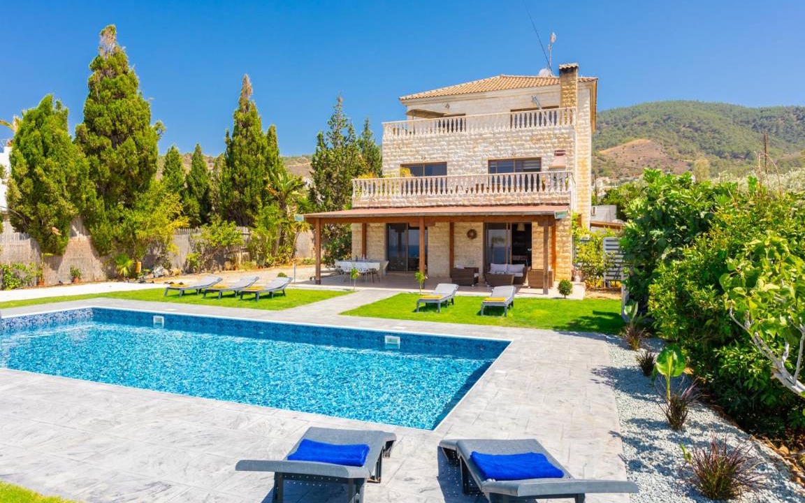 Photo of Outdoor in Pomos