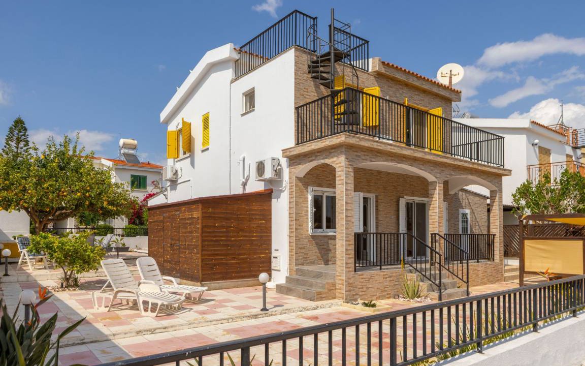 Photo of Buildings in Ayia Thekla