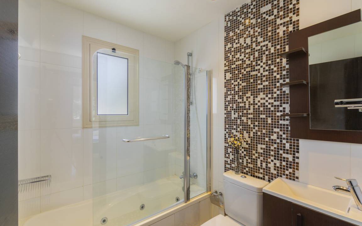 Photo of Bathroom in Pernera