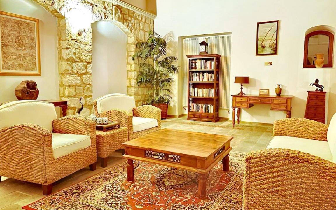Photo of Livingroom in Armou