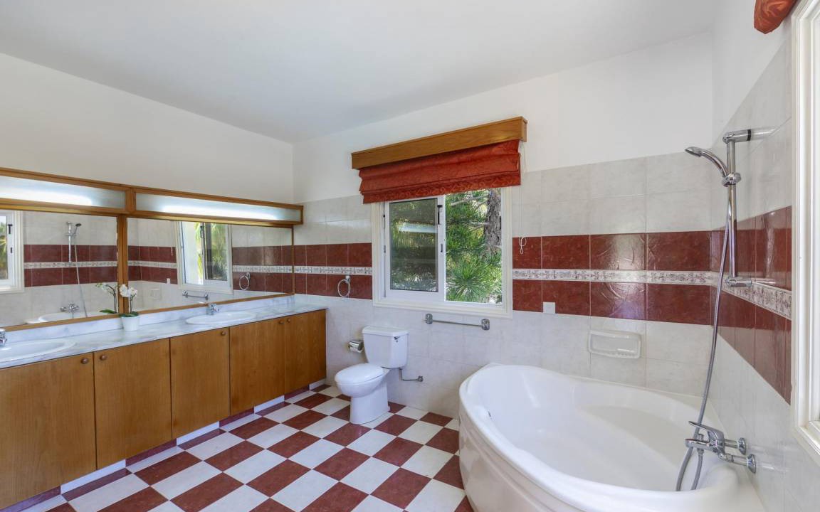 Photo of Bathroom in Pervolia