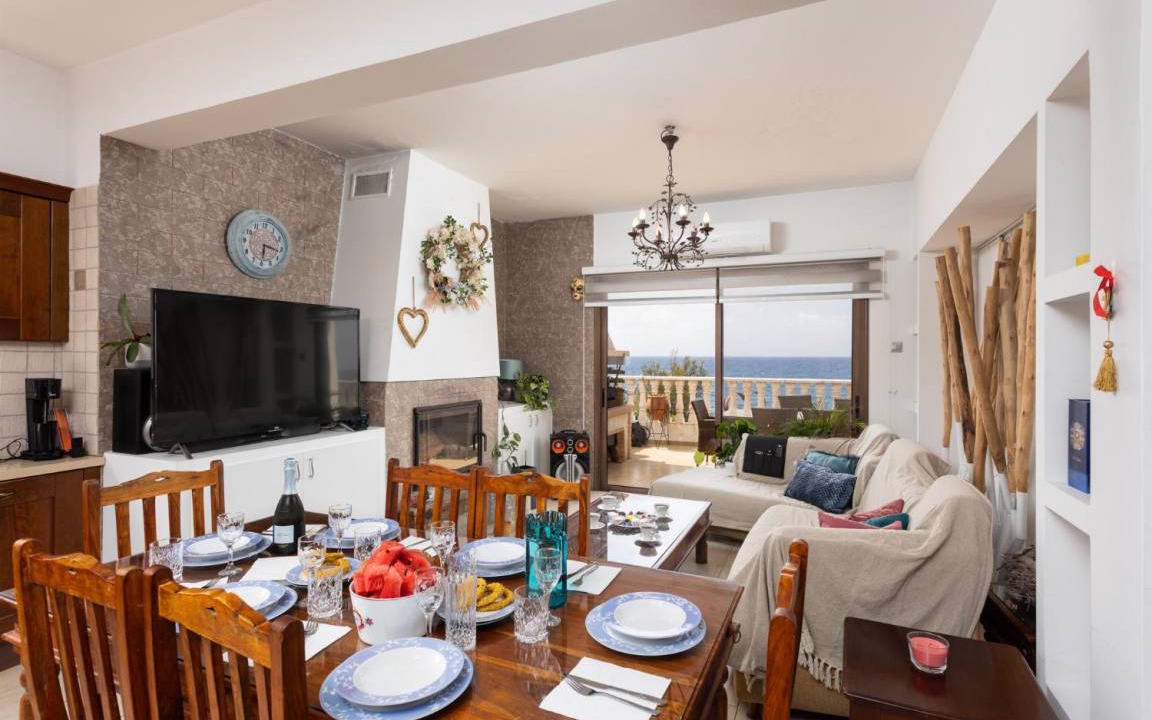 Photo of Livingroom in Pomos