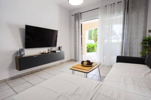 Photo of Livingroom in Tsada