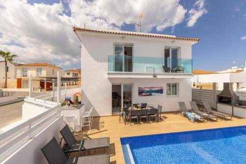 Photo of Patio Balcony in Pernera