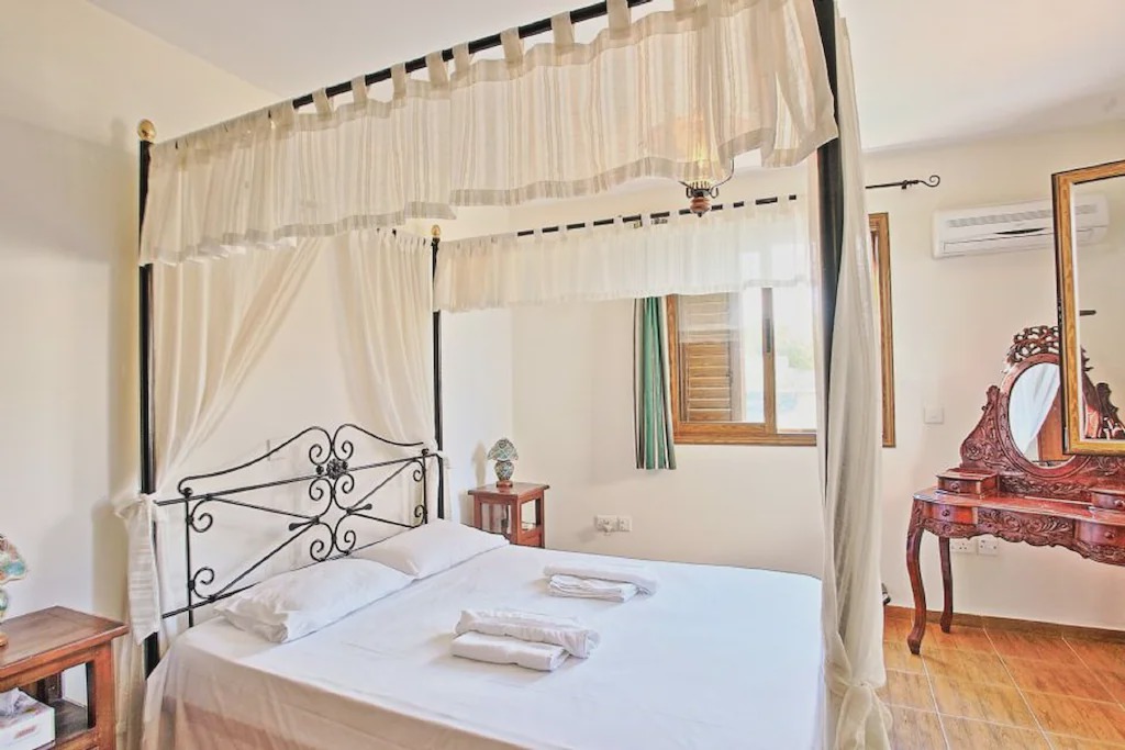 Photo of Bedroom in Prodromi