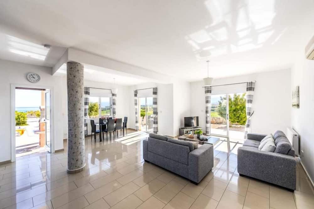 Photo of Livingroom in Latchi