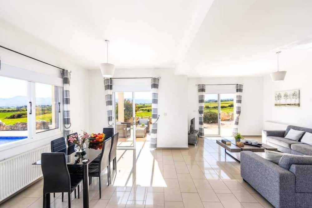 Photo of Livingroom in Latchi