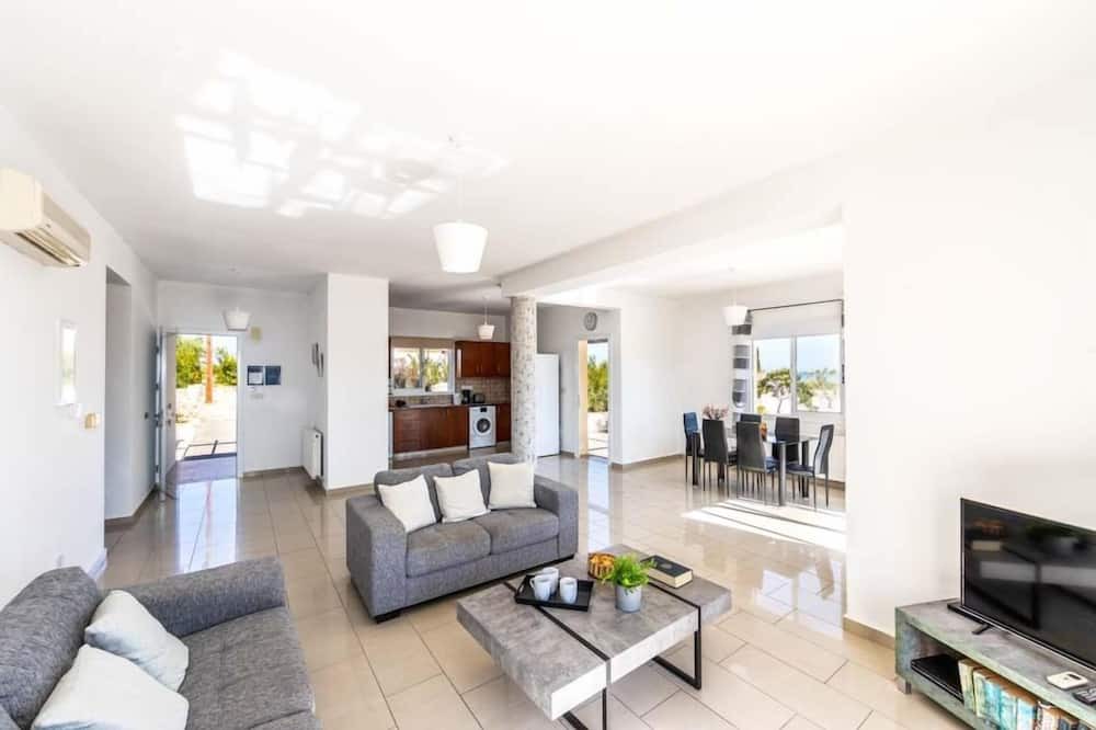Photo of Livingroom in Latchi