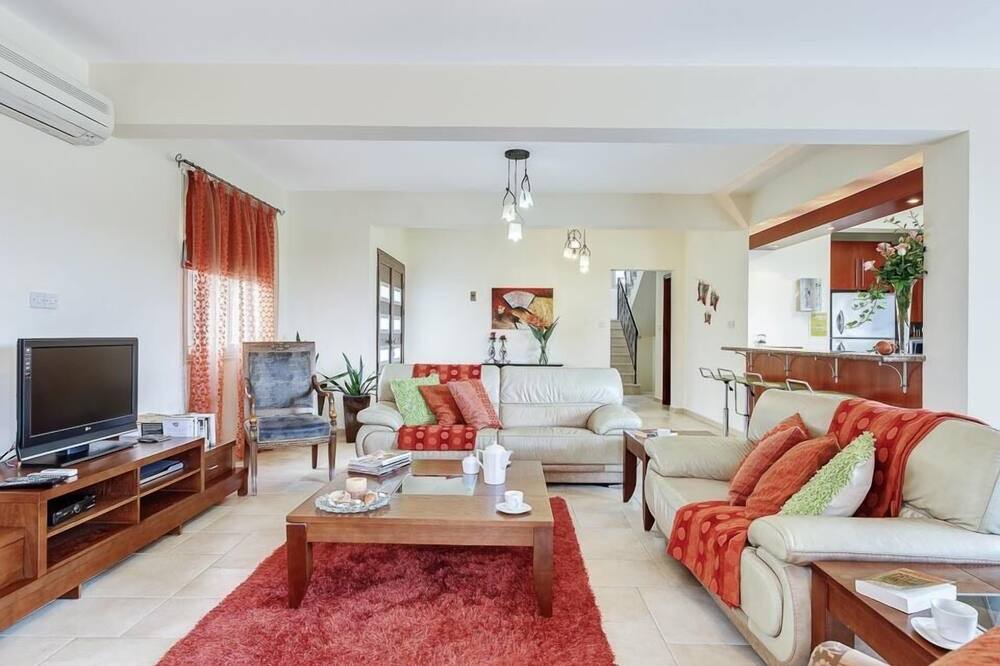 Photo of Livingroom in Latchi