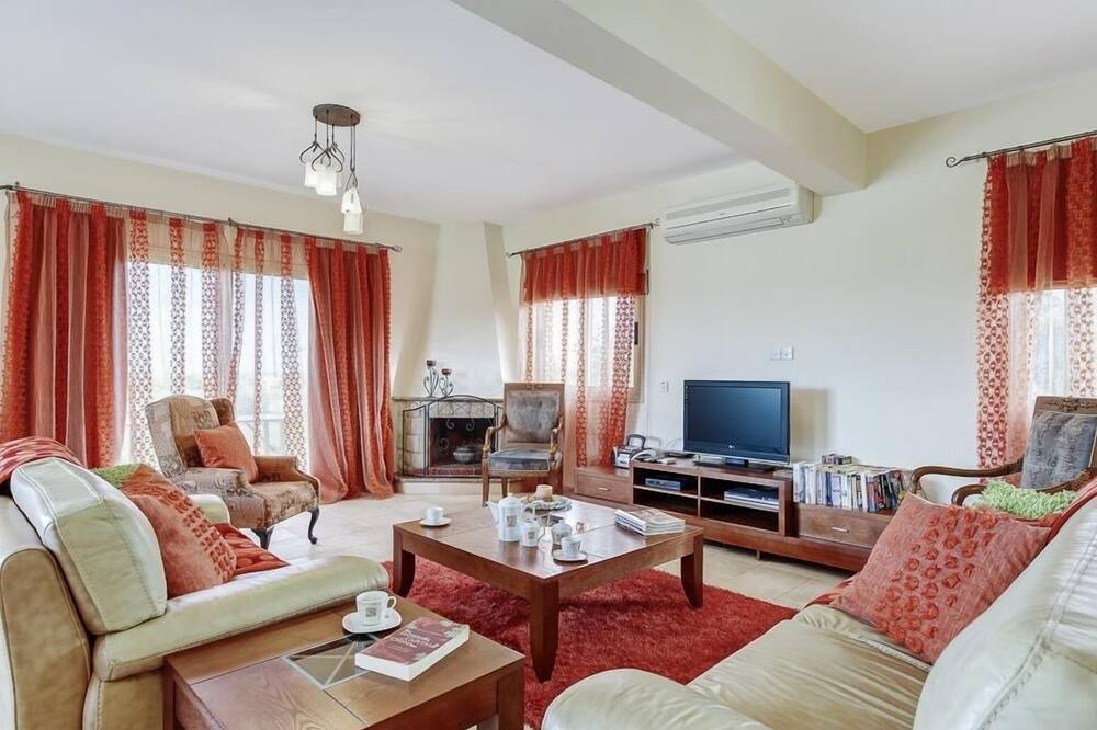 Photo of Livingroom in Latchi