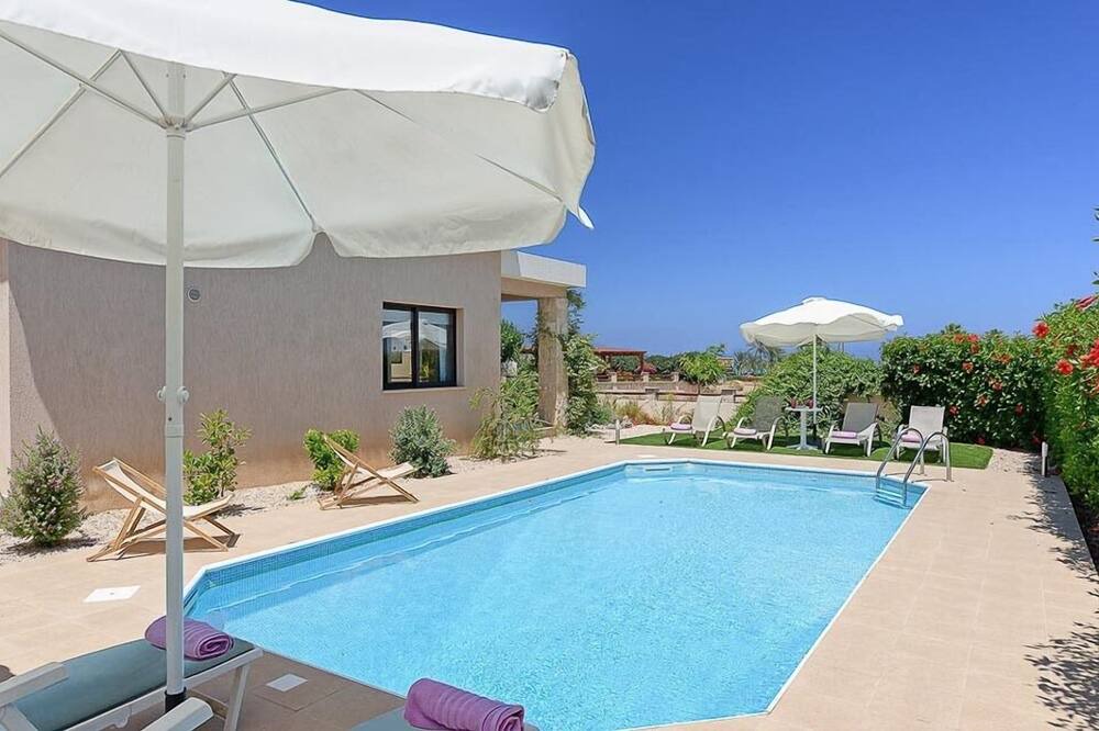 Photo of Outdoor in Latsi