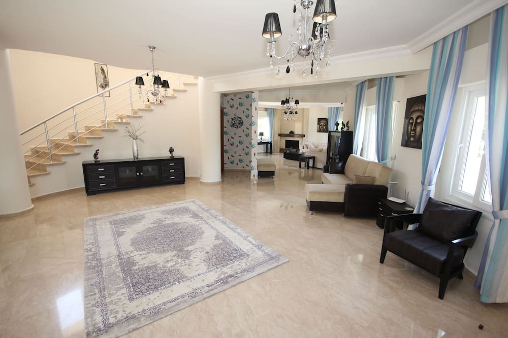 Photo of Livingroom in Kyrenia District