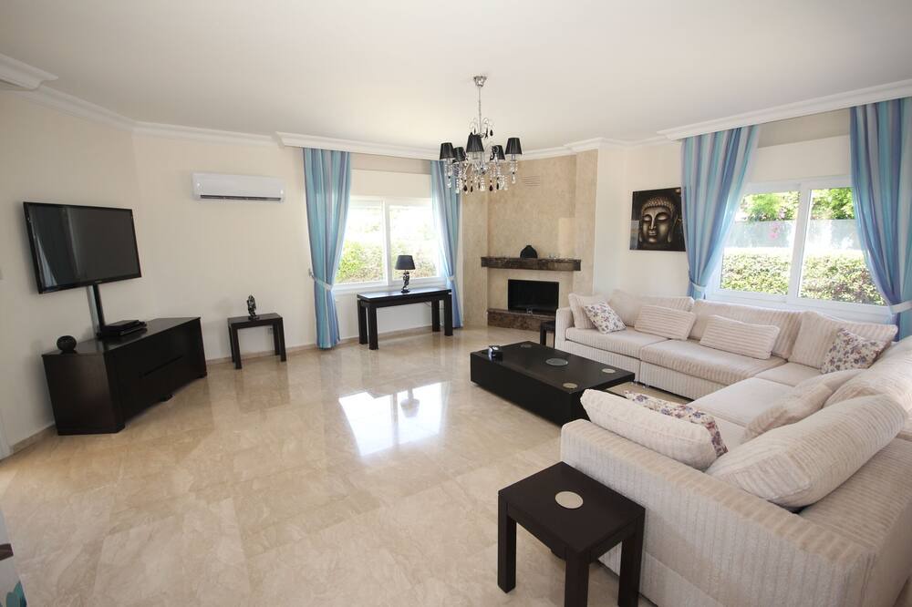 Photo of Livingroom in Kyrenia District