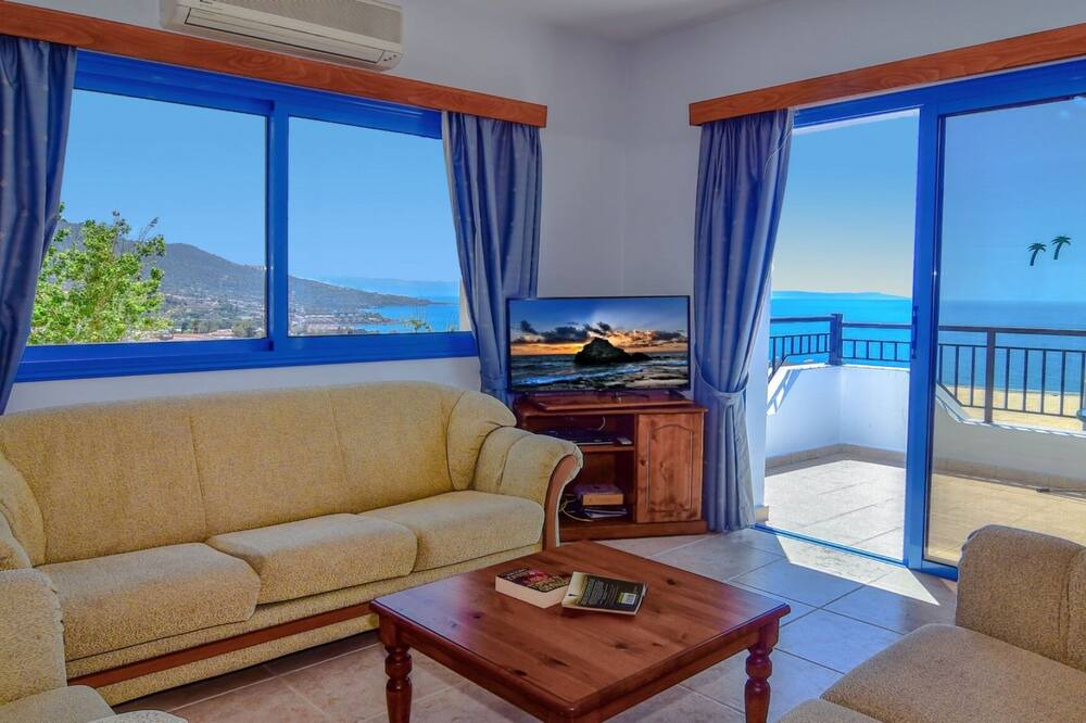 Photo of Livingroom in Pomos