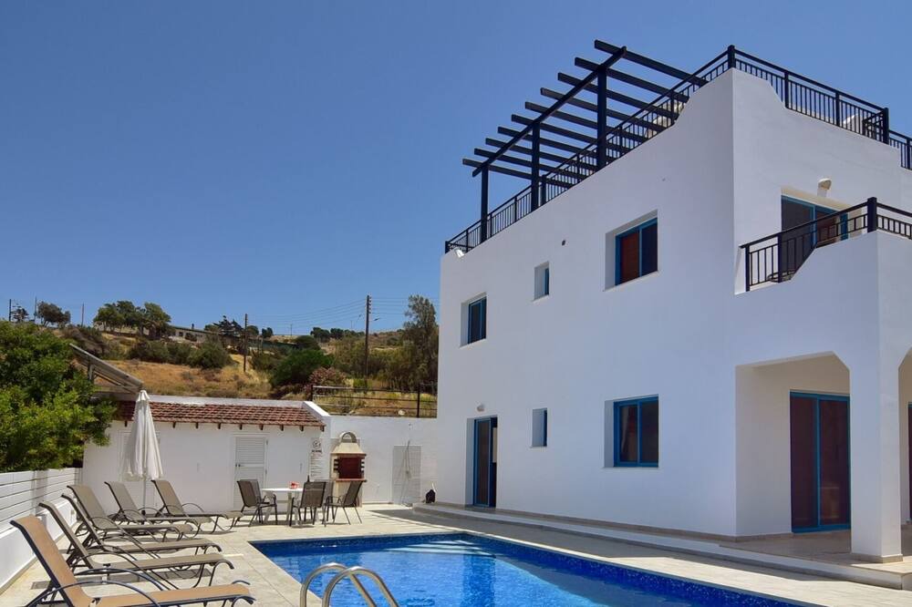 Photo of Outdoor in Pomos