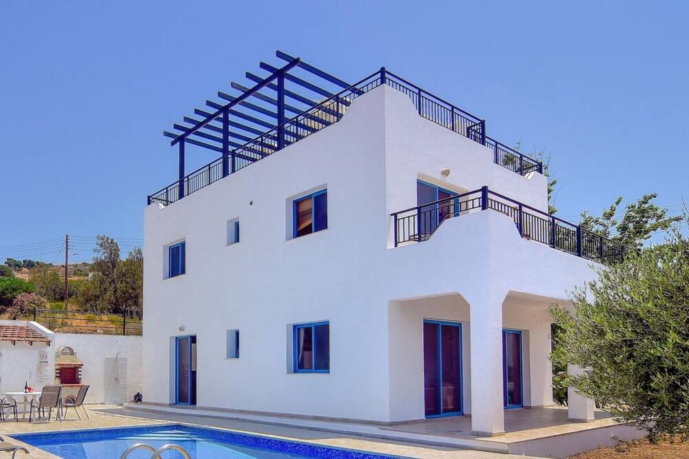 Photo of Outdoor in Pomos