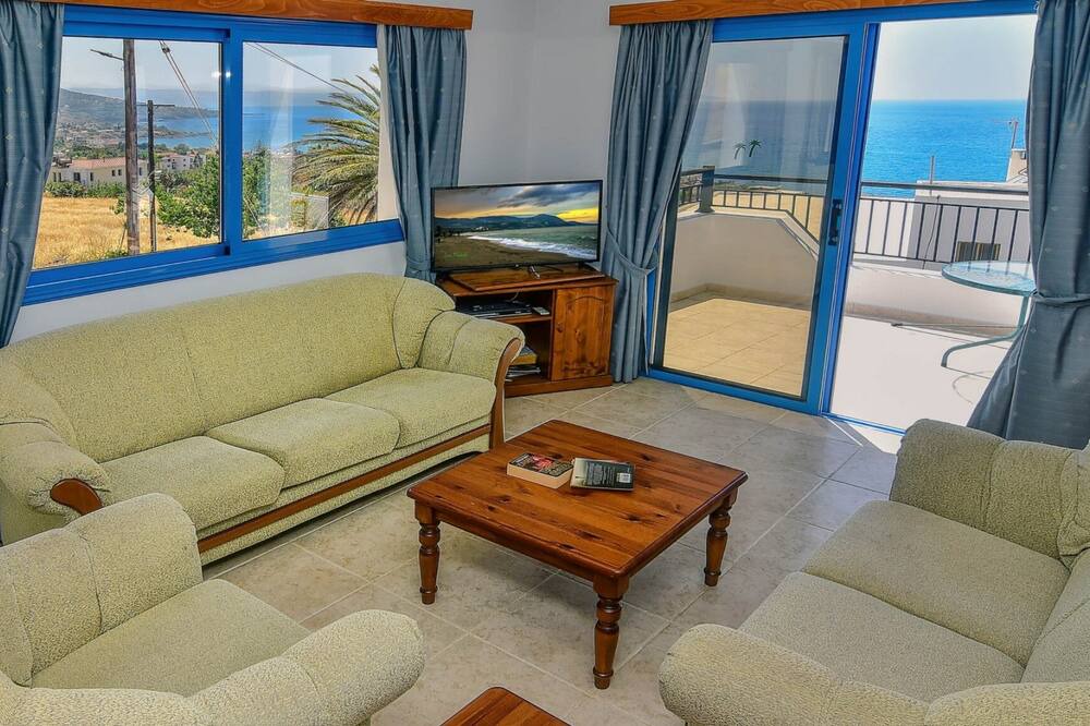 Photo of Livingroom in Pomos