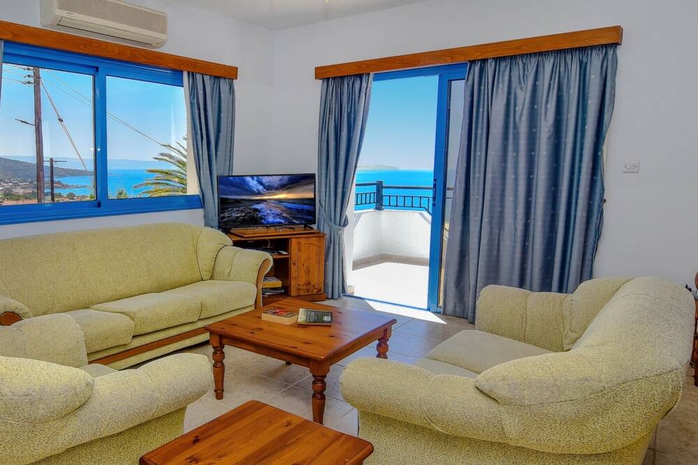Photo of Livingroom in Pomos