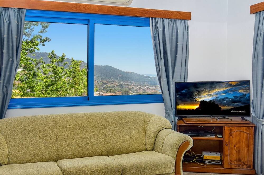 Photo of Livingroom in Pomos