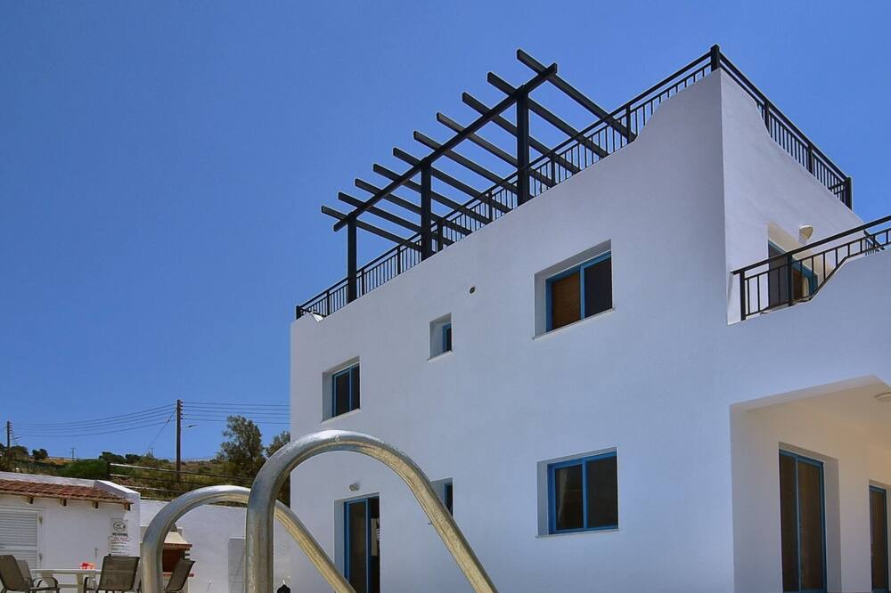 Photo of Outdoor in Pomos